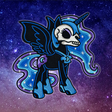 Load image into Gallery viewer, HD Nightmare Skull Pony
